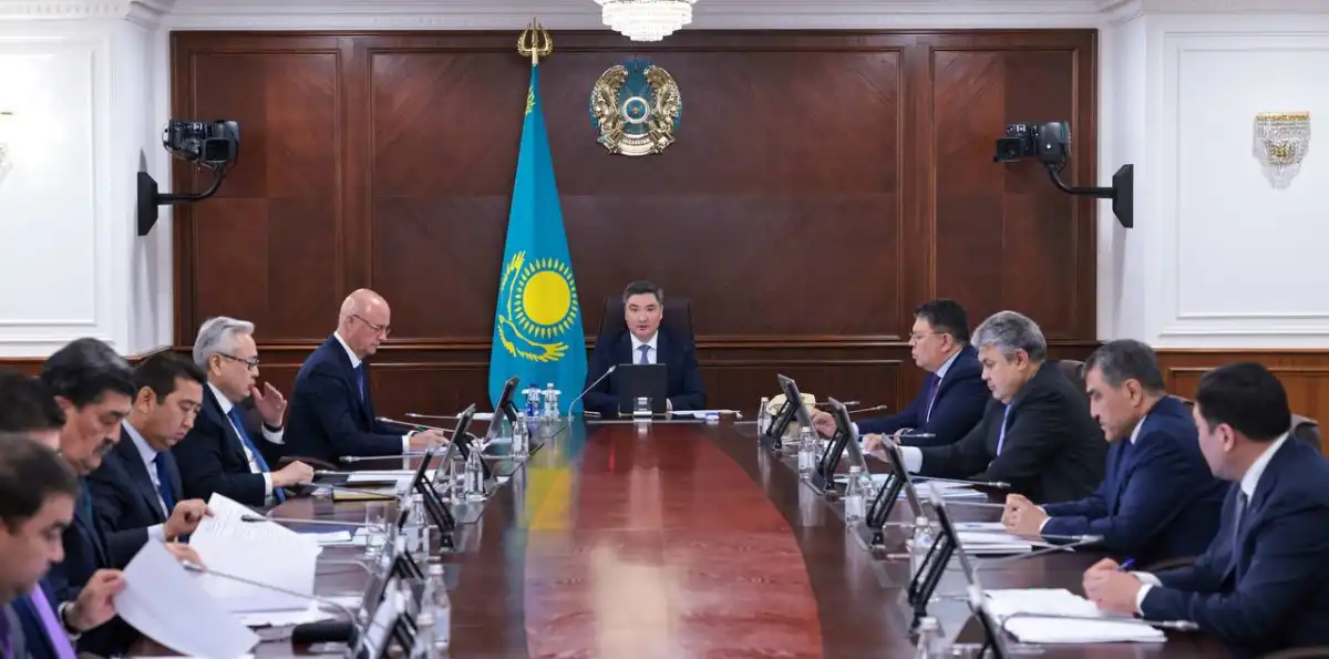 Олжас Бектенов поручил усилить контроль за распределением льготного дизтоплива