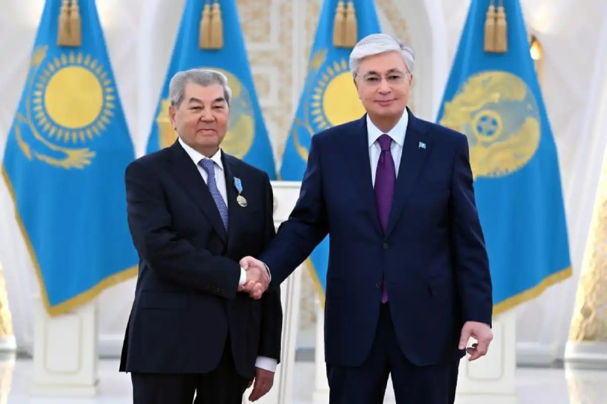 Токаев наградил Куаныша Султанова орденом «Отан»