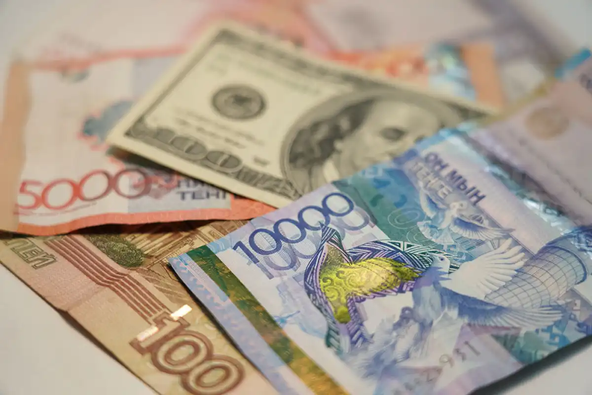 Курс валют в столичных обменниках на 15 мая