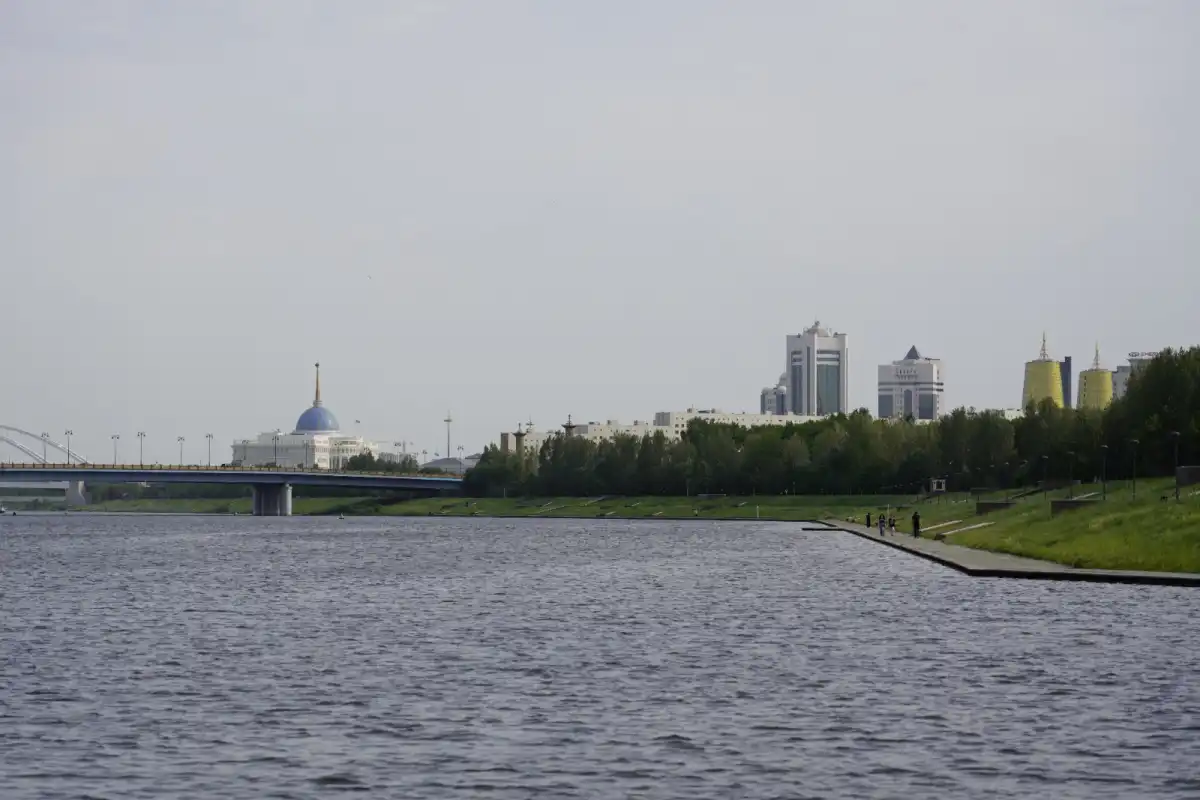 Астанчан предупредили о грозе и шквалистом ветре