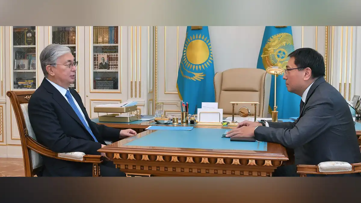 Президент поблагодарил Досаева за вклад в развитие Алматы