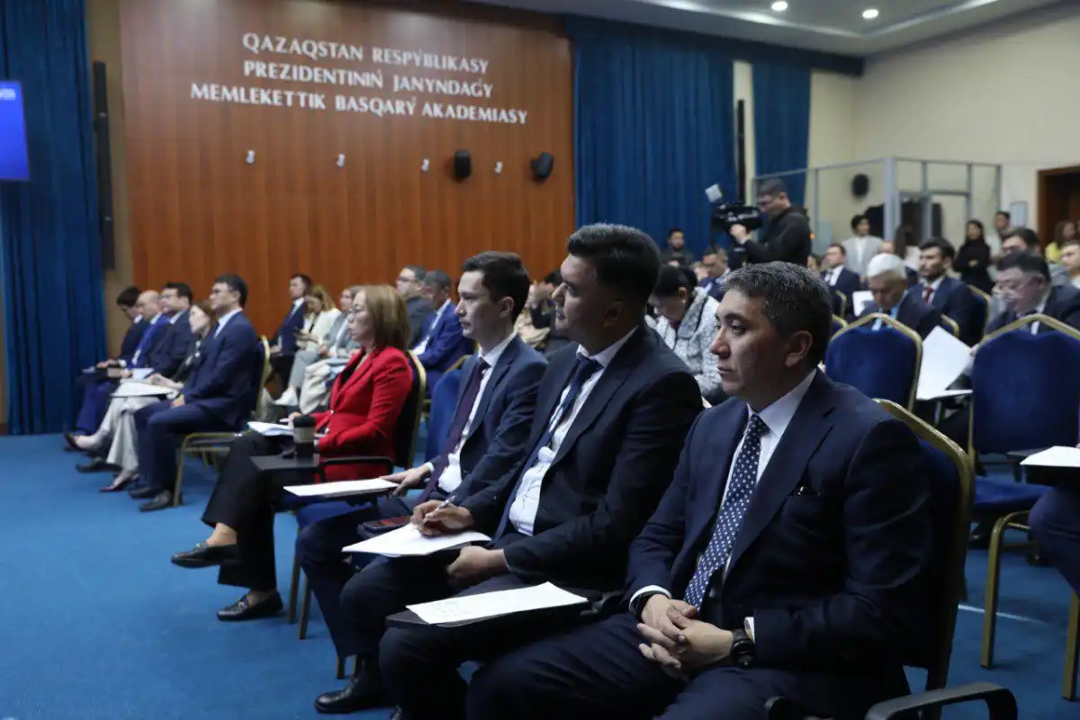 Казахстанских госслужащих обучат ИИ-навыкам