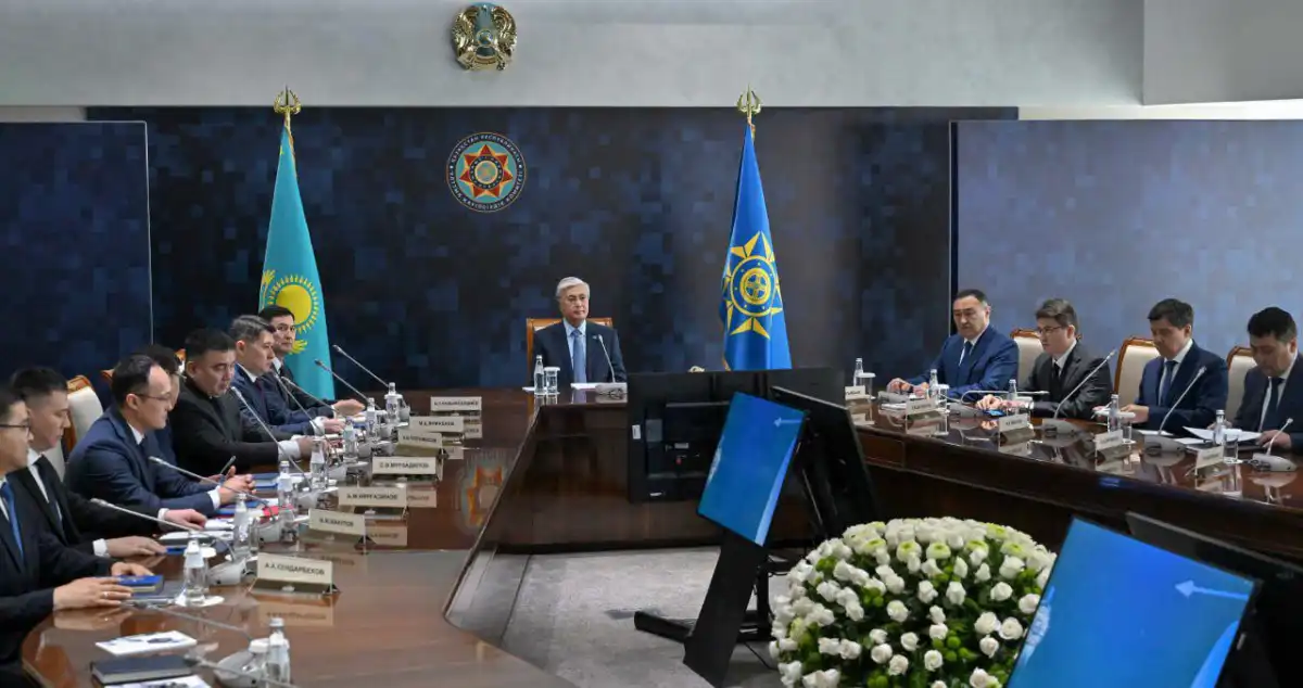 Глава государства провел совещание с руководящим составом КНБ