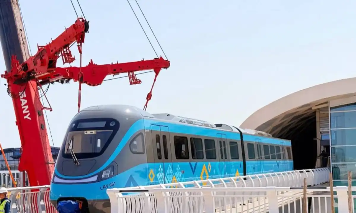 Первые вагоны LRT поставили на рельсы в Астане