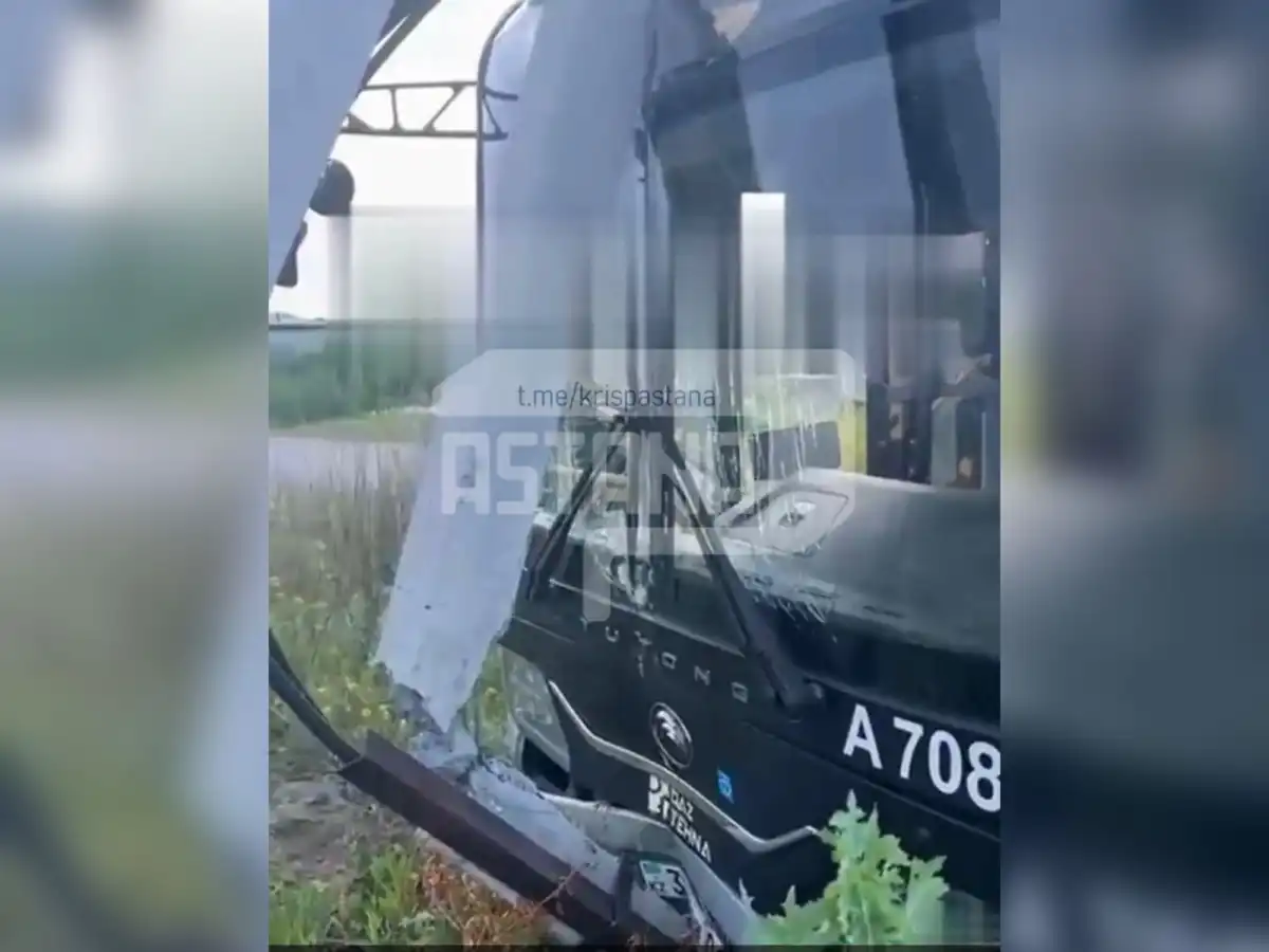 Автобус столкнулся с грузовиком в Илинке, пострадавших нет