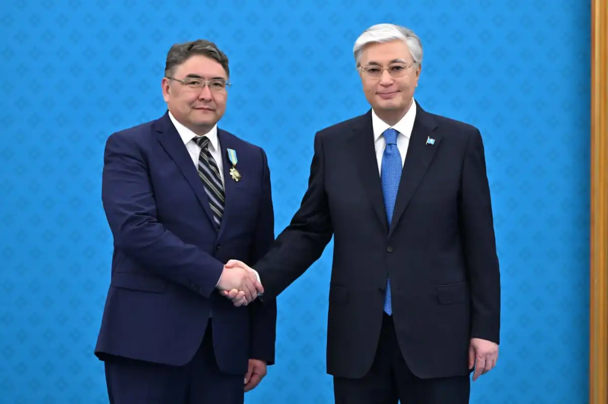 Президент наградил ряд работников медицины
