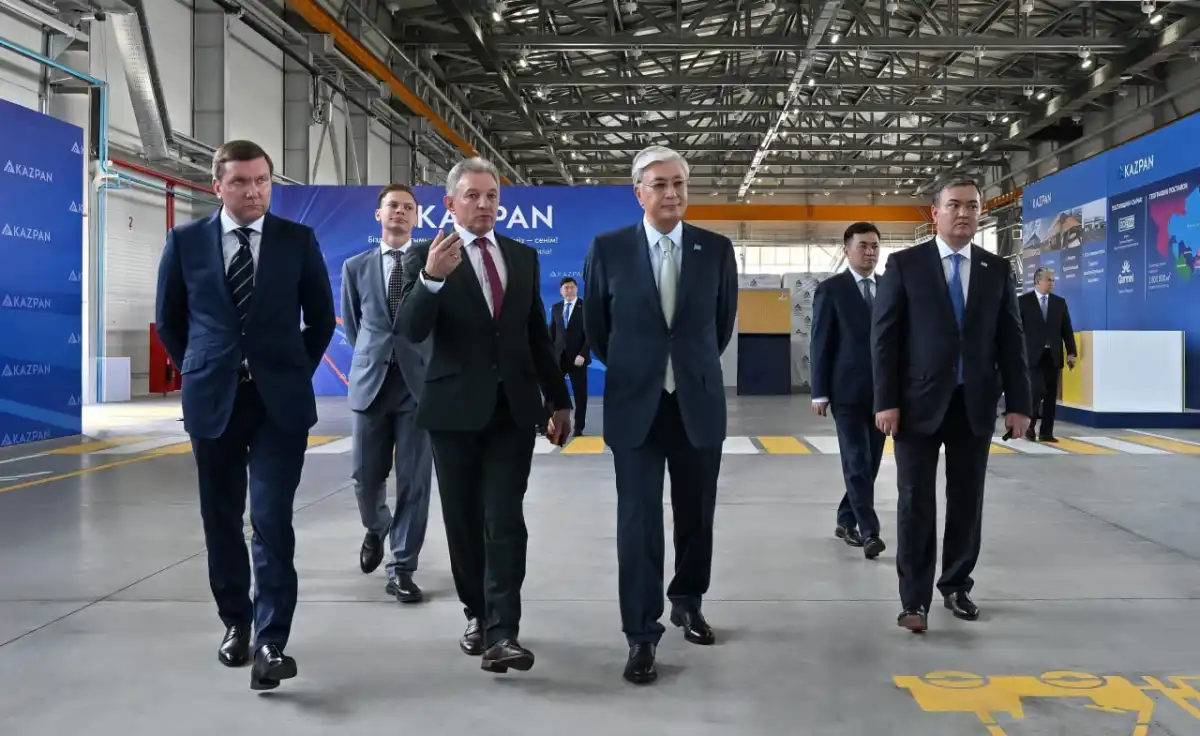 Президент осмотрел завод по производству сэндвич-панелей KazPan в Астане