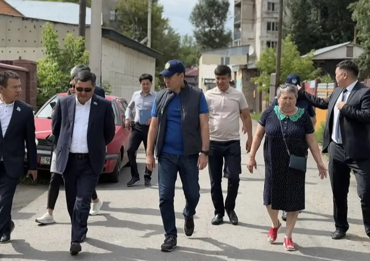 Депутаты столичного маслихата посетили жилой массив Казгородок