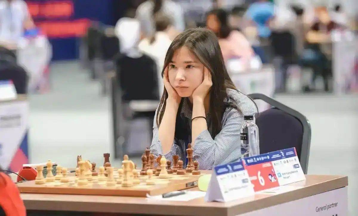 Президент поздравил Меруерт Камалиденову с успешным выступлением в FIDE World Cup 2025
