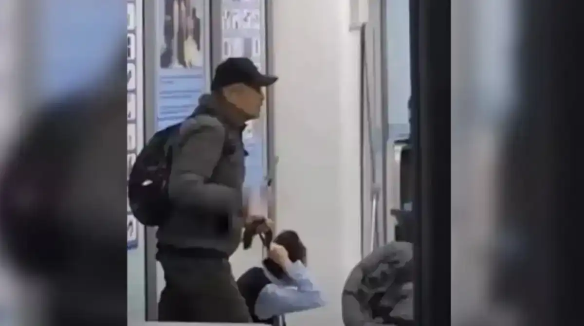 Захватчику заложницы в аэропорту Алматы вынесли приговор