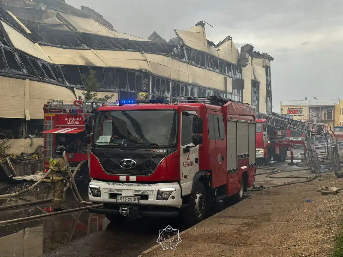 Полностью потушен пожар на рынке «Биг Шанхай» в Астане