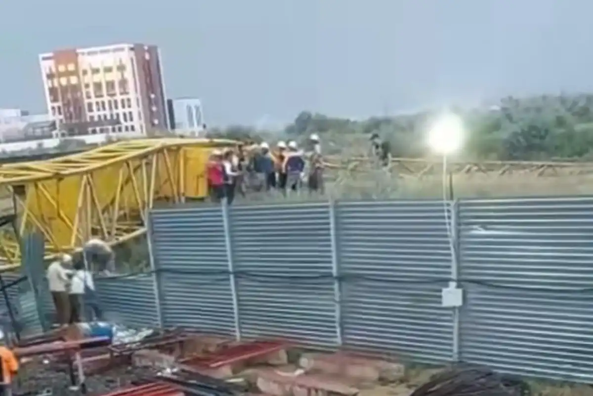 Рабочий погиб в результате падения башенного крана в Астане