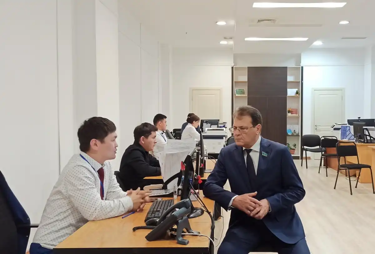 Сенатор ознакомился с работой центра «iKOMEK 109» в Астане