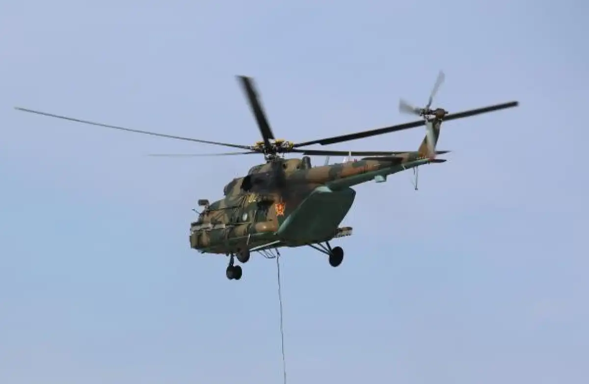 Пропавший военный вертолет ищут в Алматинской области