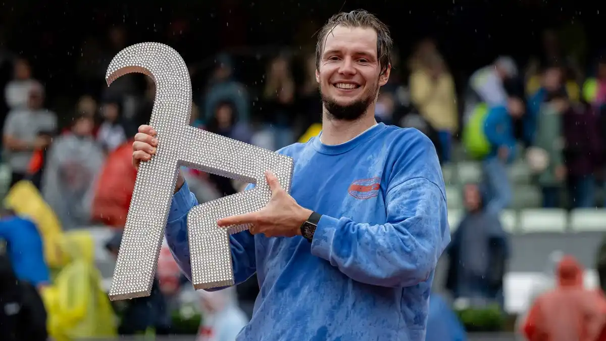 Александр Бублик завоевал второй подряд титул на грунтовом турнире ATP