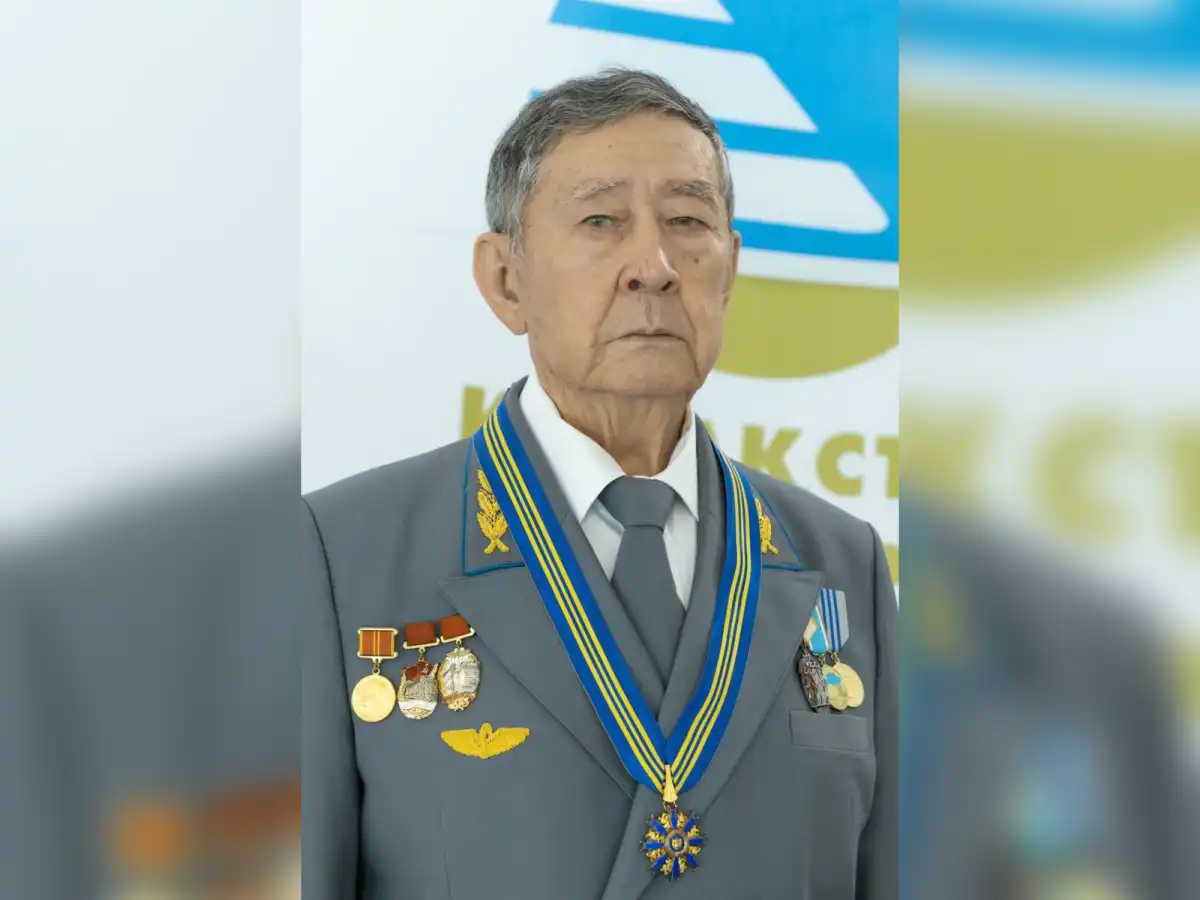 Ветеран железной дороги из Астаны получил почётную награду