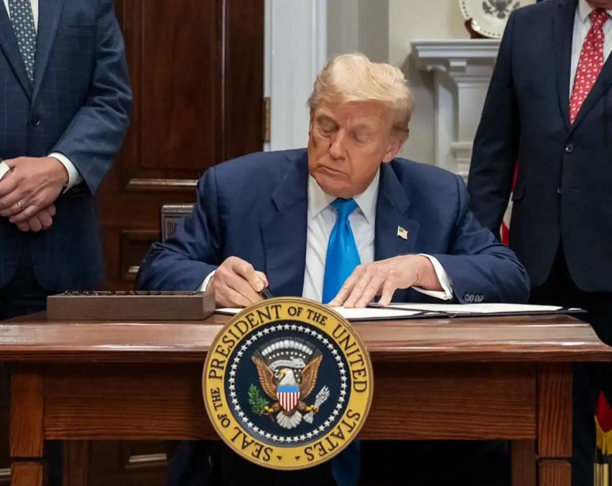Трамп подписал указ о 25%-ных пошлинах: Минторговли сделало заявление