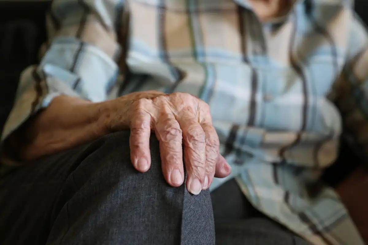Одинокий 80-летний казахстанец отсудил алименты у своих восьмерых детей и внука