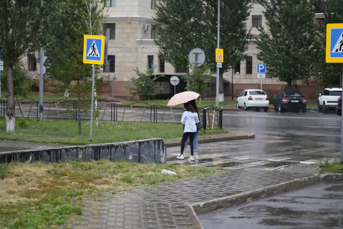 Дождь с грозой ожидается сегодня в Астане