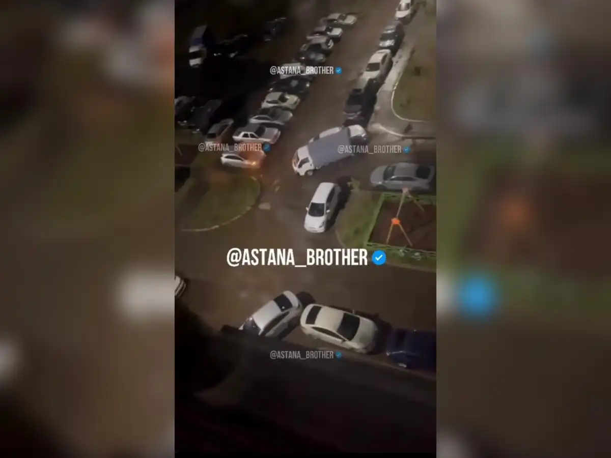 Пьяный водитель протаранил авто во дворе в Астане и скрылся (ВИДЕО)