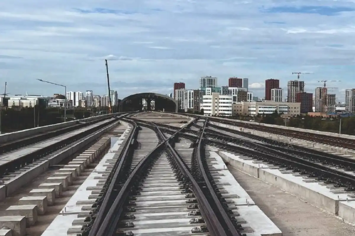 Укладка рельсов на основной линии LRT завершена