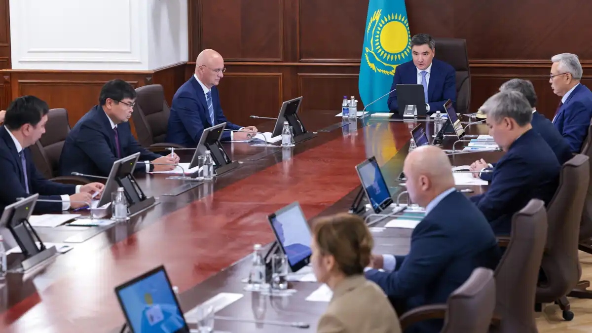 Усилить ответственность подрядчиков за некачественные дороги поручил Бектенов