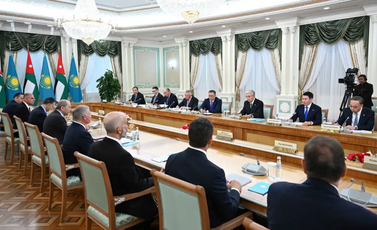 Глава государства и Король Иордании провели переговоры в расширенном составе