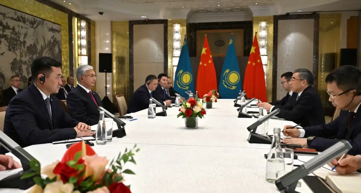 Токаев принял председателя Совета директоров Huawei