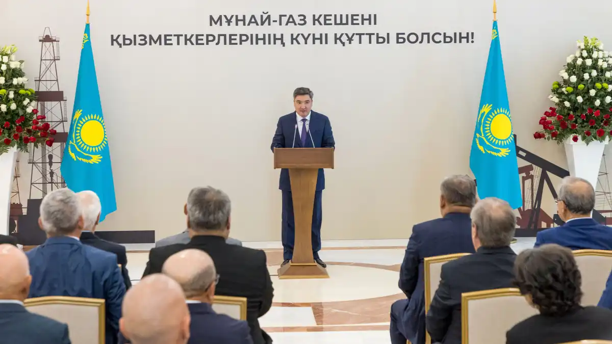 Олжас Бектенов вручил госнаграды работникам нефтегазовой отрасли