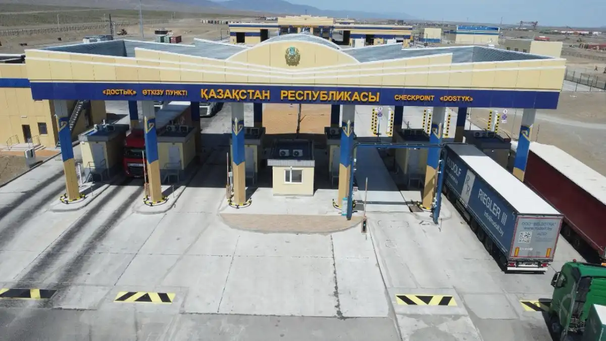 Улучшить качество оказания услуг для автоперевозчиков на границе поручил Токаев