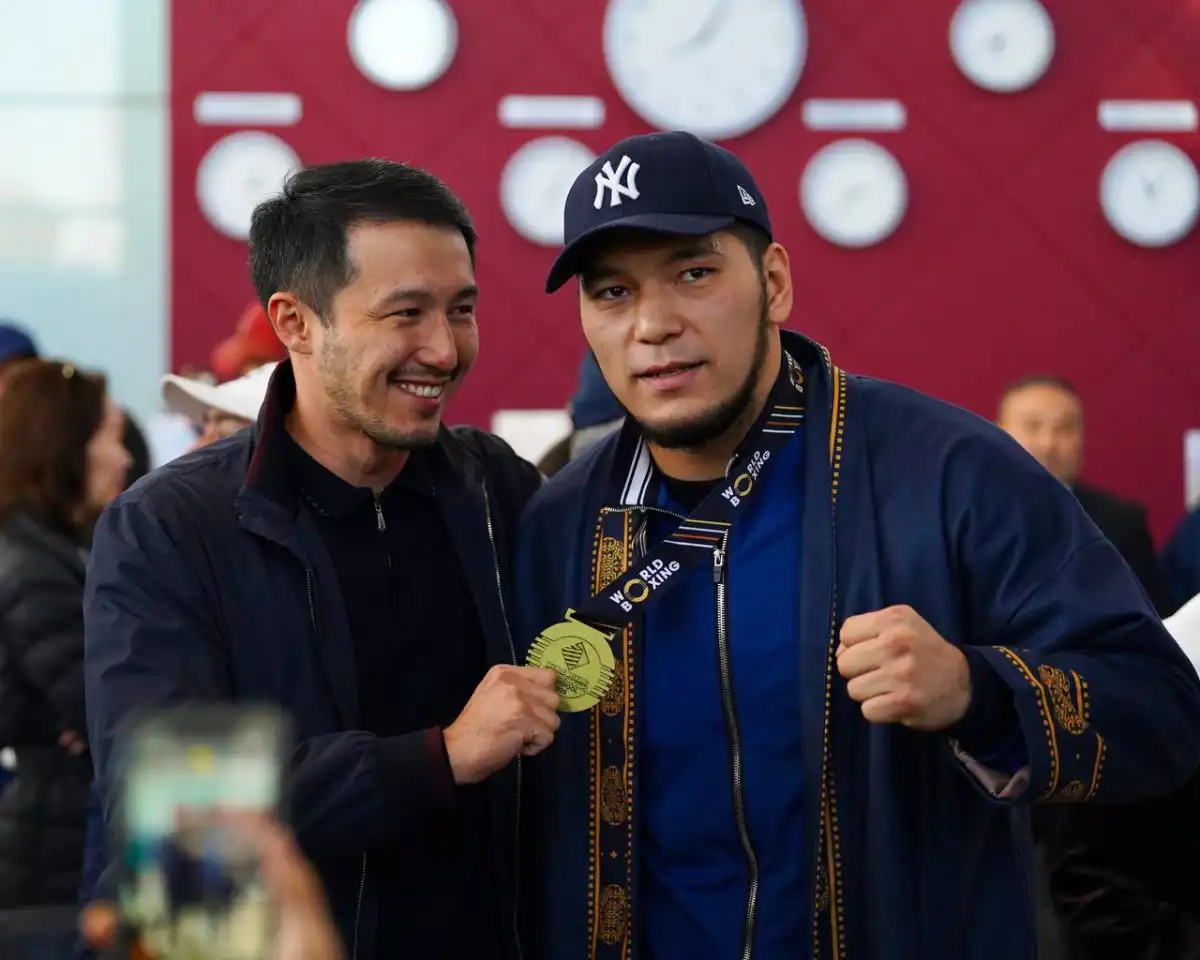 Сборная Казахстана по боксу вернулась с чемпионата мира