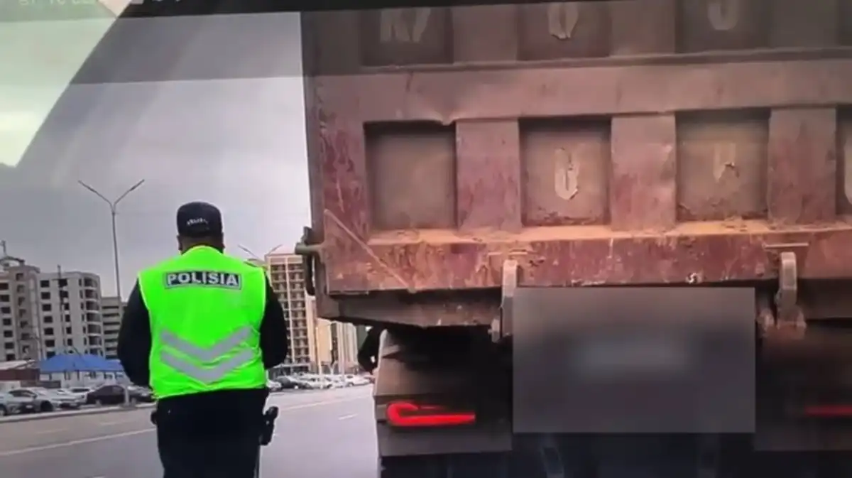 Подростка за рулем грузовика остановила полиция в Астане