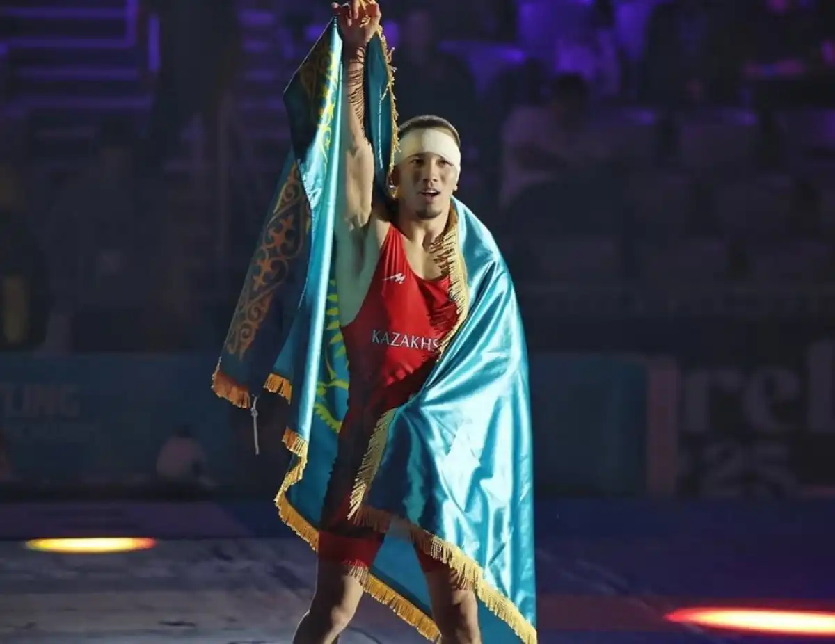 Токаев поздравил чемпиона мира по греко-римской борьбе Айдоса Султангали
