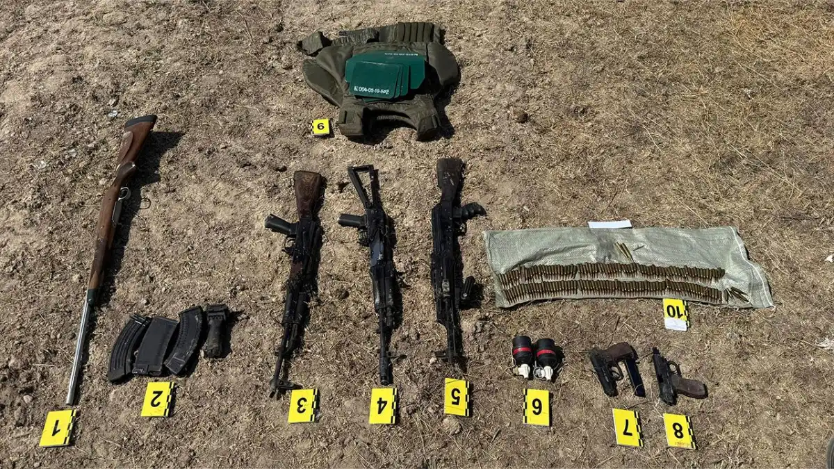 КНБ и полиция изъяли автоматы, гранаты и тысячи боеприпасов в нескольких регионах страны