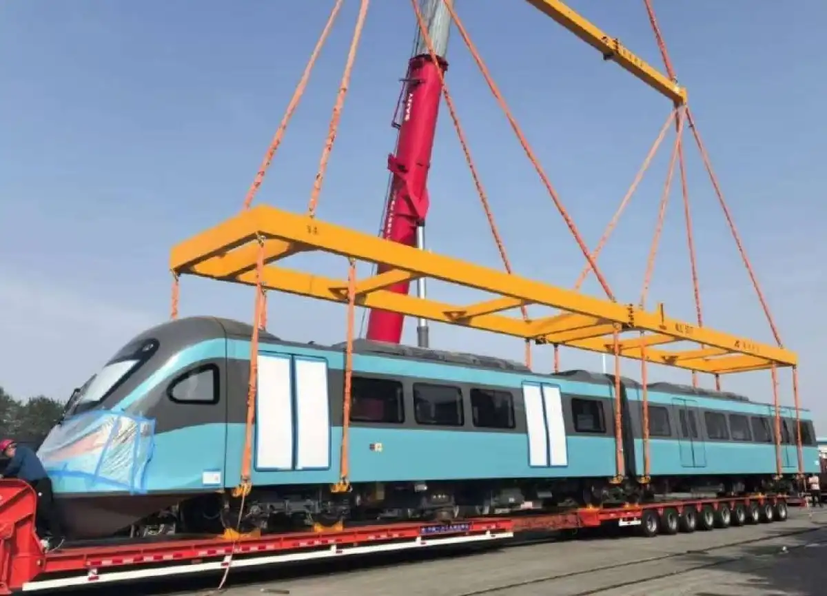 В Астану доставили еще два подвижных состава LRT
