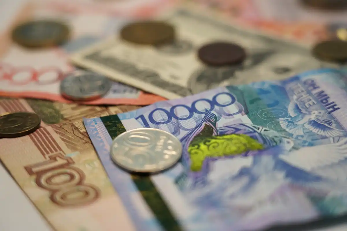Курс валют в столичных обменниках на 16 октября