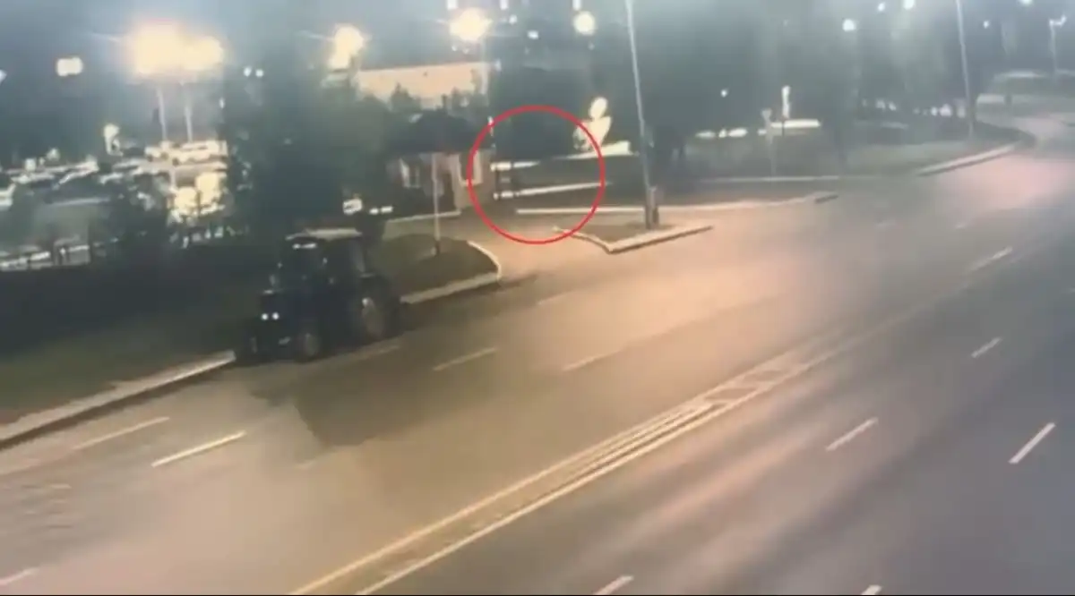 Пьяный мужчина угнал трактор и прокатился на нём по улицам Астаны