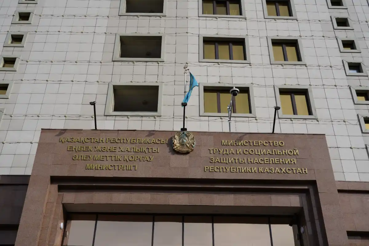 На слухи о введении оплачиваемых больничных для самозанятых ответили в Минтруда