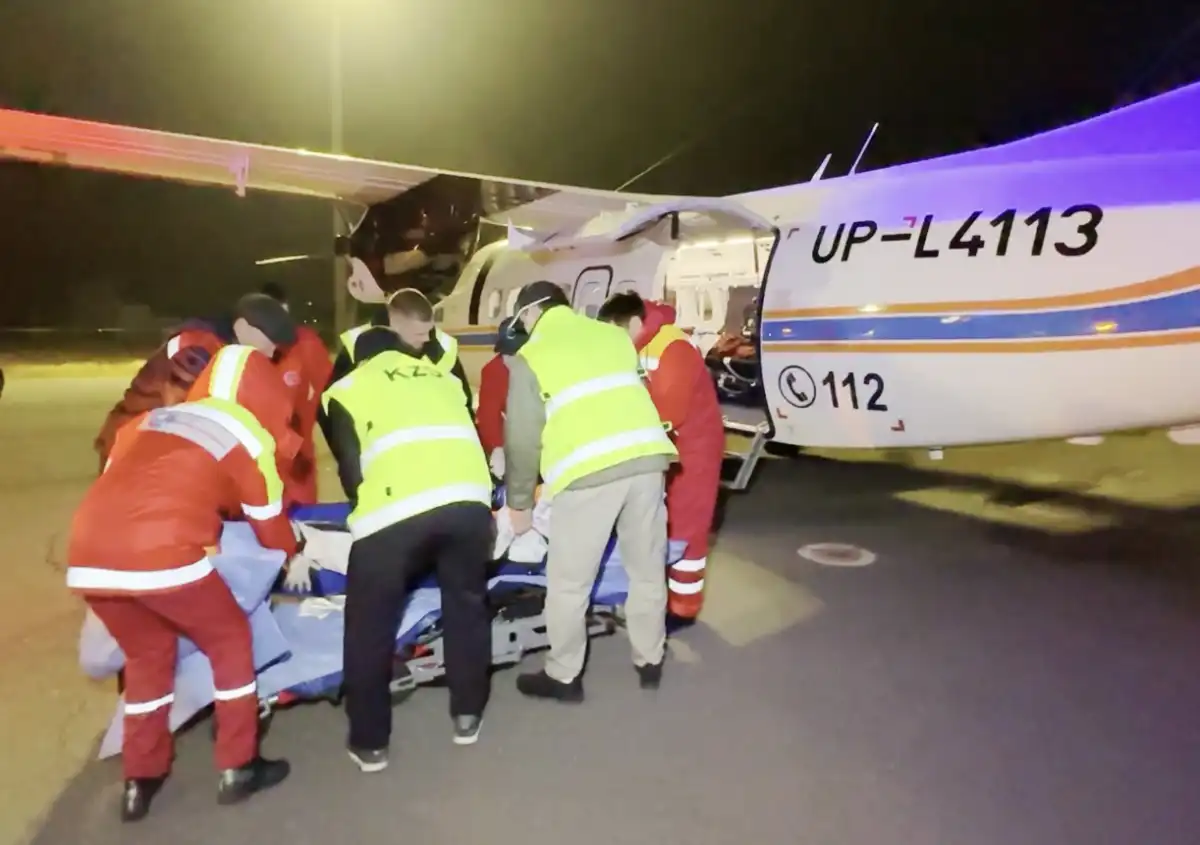 Пострадавшего в ДТП с гибелью 12 человек доставили в Астану