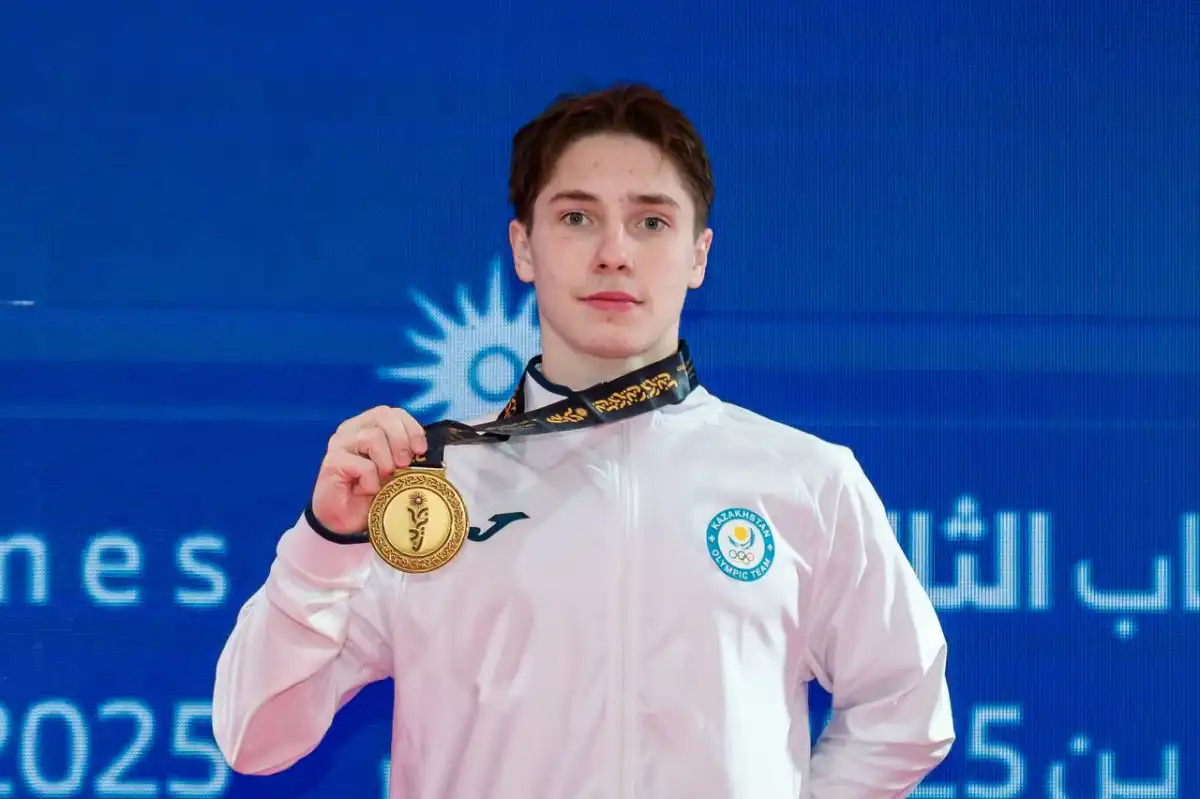 Казахстанский пловец с рекордом завоевал золото юношеских Азиатских игр