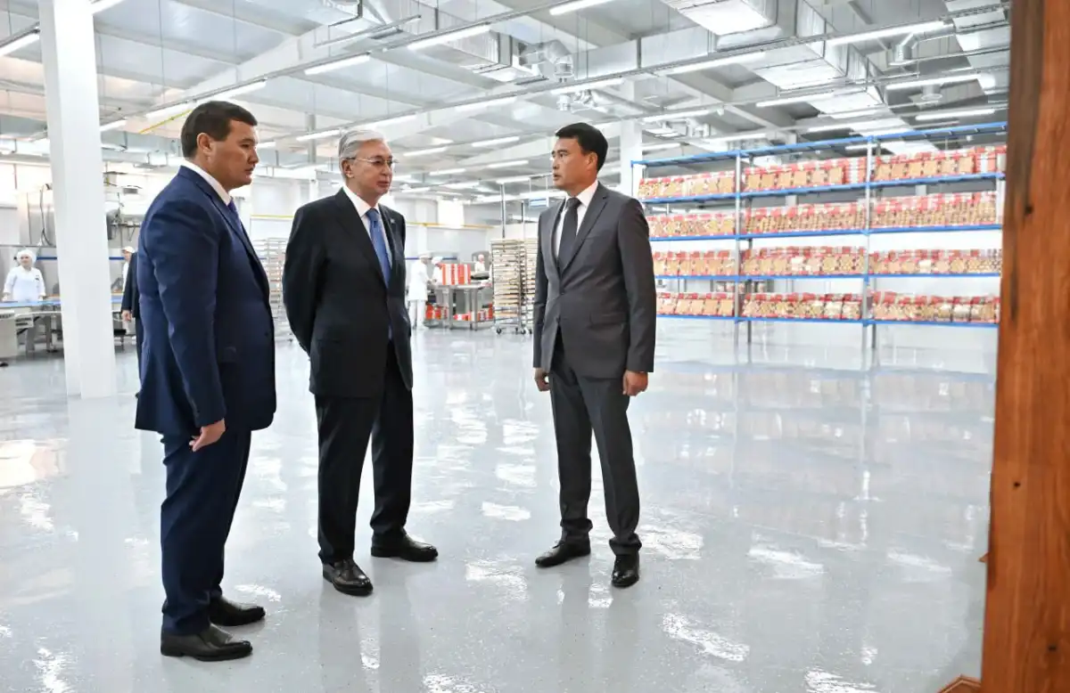 Глава государства посетил цех «Қызылорда-нан»