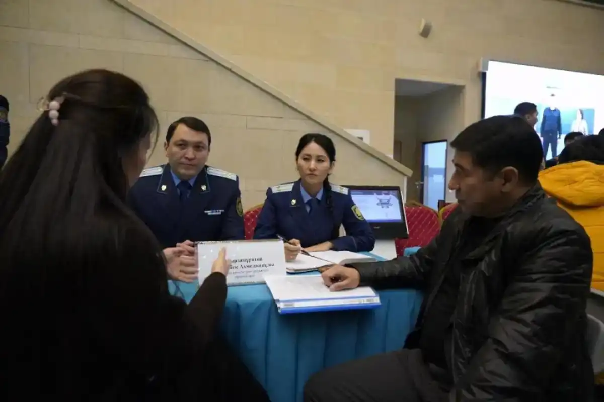 «Народный юрист»: жители столицы получили юридические консультации от специалистов