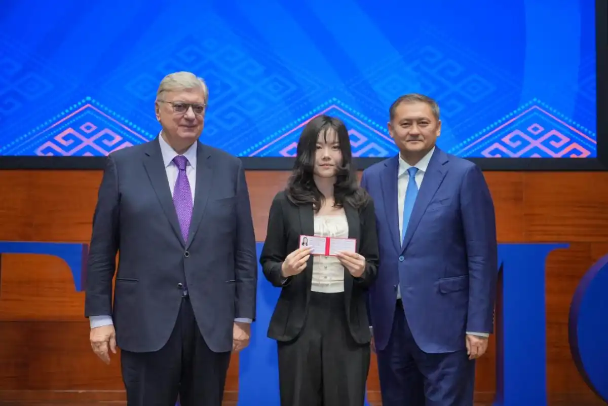 Первые студенты казахстанского филиала МГИМО получили студенческие билеты