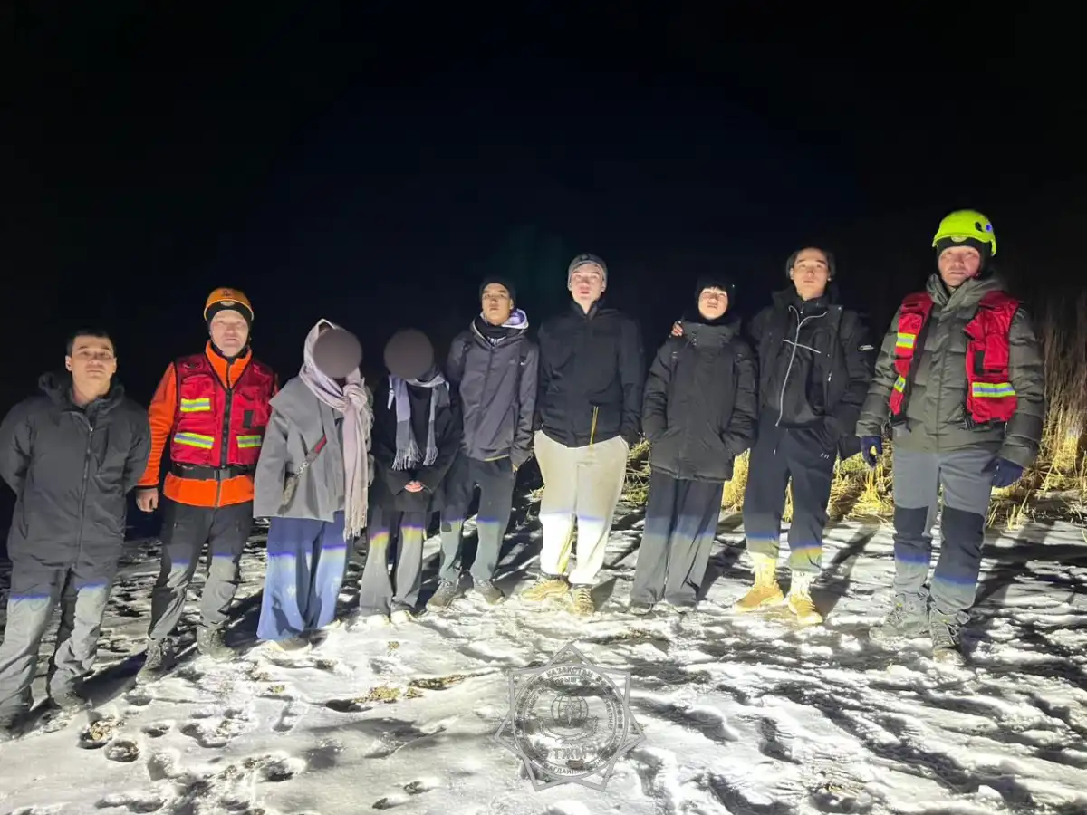 Пять часов борьбы с непогодой: шестерых туристов спасли в горах Алматы