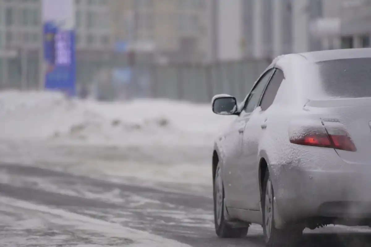 На безопасные противогололедные материалы перейдут в городах Казахстана
