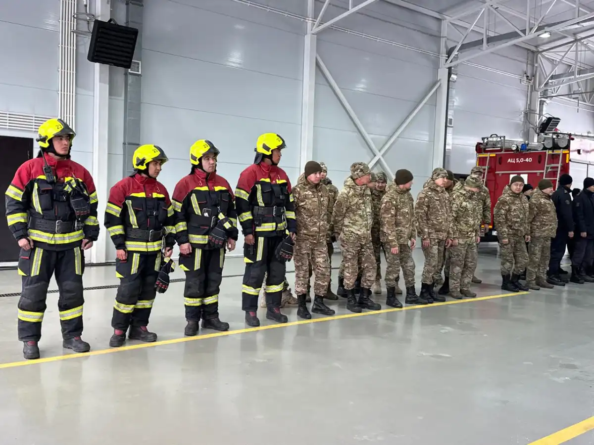 В Астане продолжается месячник пожарной безопасности: жителям устанавливают датчики угарного газа