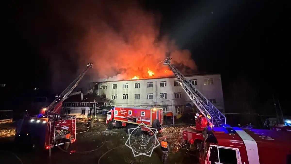 Детский дом горит в Алматы