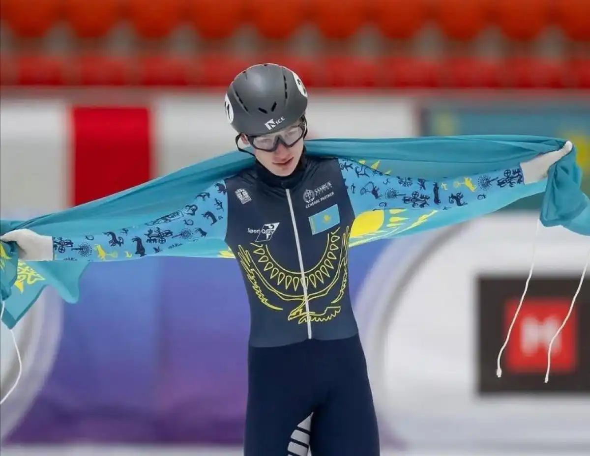 Столичный шорт-трекист завоевал 2 золота на юниорском Кубке мира в Астане