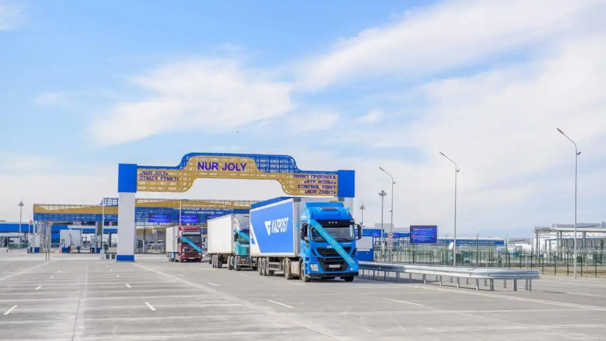 Причину скопления грузовиков на границе с Китаем объяснили в КГД