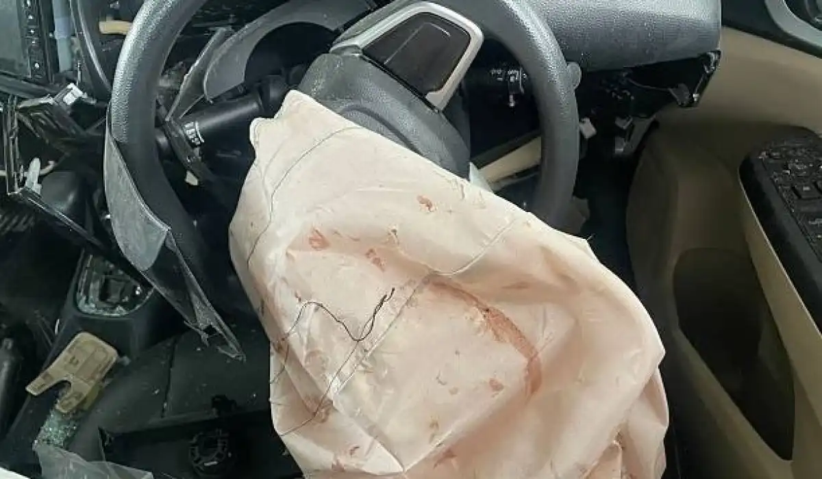 Жуткое столкновение с опорой освещения унесло жизнь астанчанина